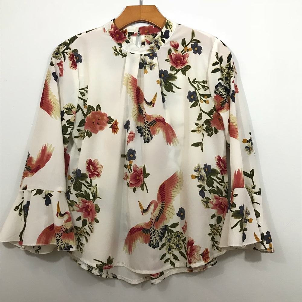 NWOT flowered blousy top with bell sleeve